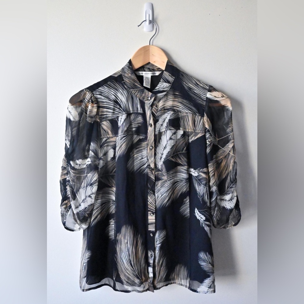 Diane Von Furstenberg 3/4 Sleeve Romantic Button Down Pattern Silk Blouse Size 4
